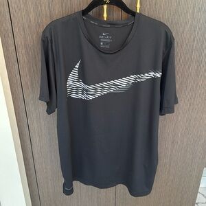 Nike Dri-FIT Men's Fitness T-Shirt. Large